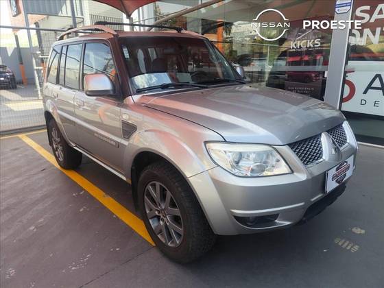 MITSUBISHI PAJERO TR4 2.0 4X2 16V 140CV FLEX 4P AUTOMÁTICO MITSUBISHI PAJERO TR4 2.0 4X2 16V 140CV FLEX 4P AUTOMÁTICO